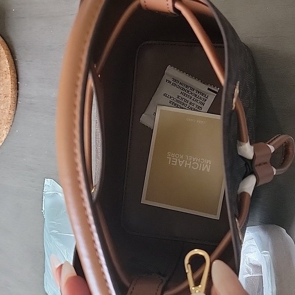 Michael Kors Small Suri Bucket Crossbody Bag - Picture 7 of 8